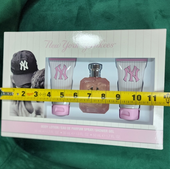 New York Yankees Perfume Gift Set - Picture 10 of 11